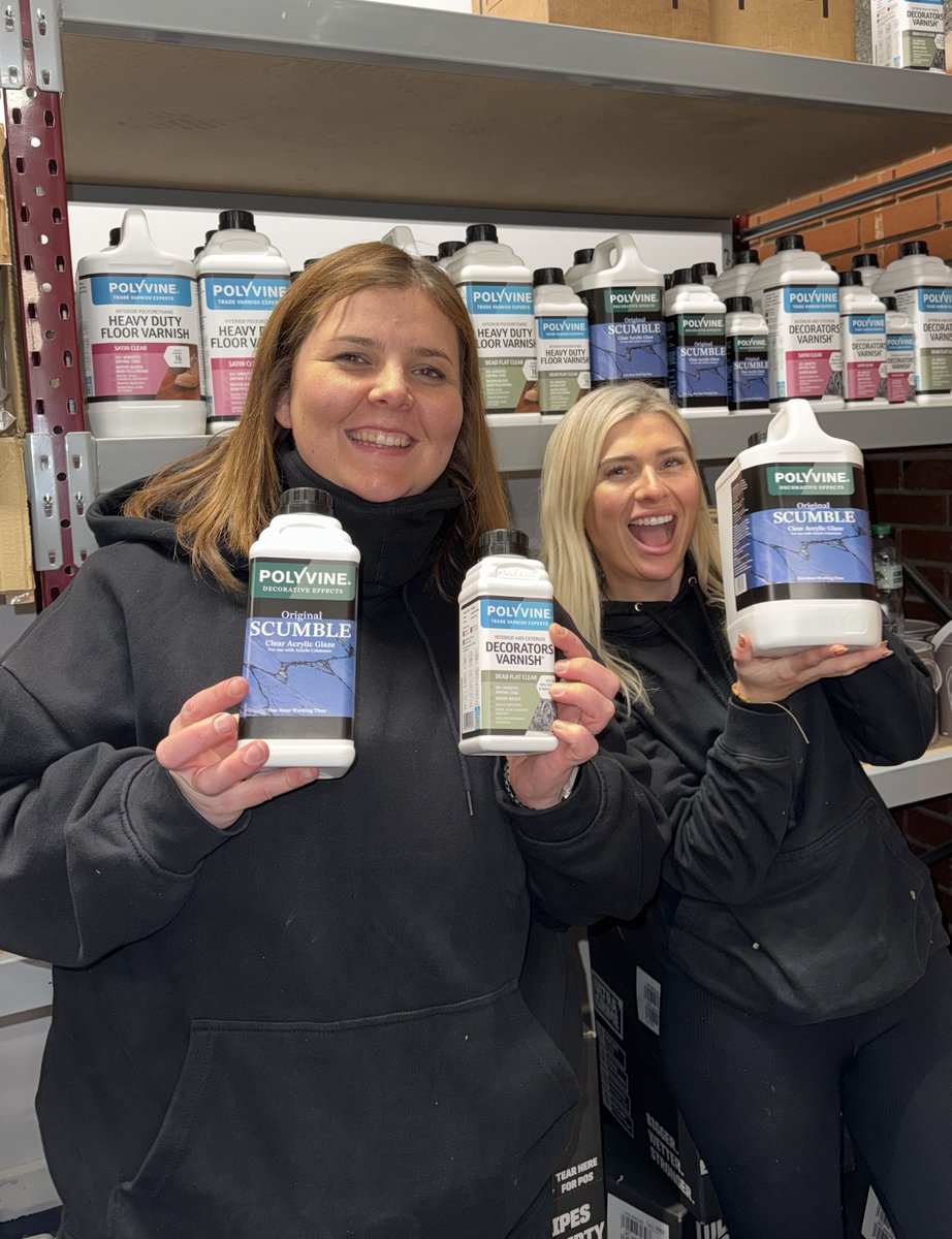 Polyvine's tweet image. Excited to see the Polyvine range refreshed online at Mypaintbrush.co.uk - here are the lovely Meg and Ruth showing off the products 🙌

mypaintbrush.co.uk/polyvine

#polyvine #mypaintbrush #polyvinevarnish #decoratorsvarnish #heavydutyfloorvarnish #originalscumble