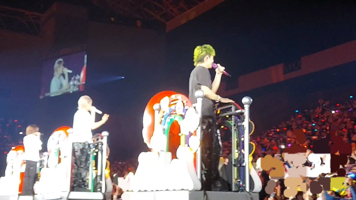 アリーナ後方から3列目
皆で頑張って呼んだけど
スタンド側奉仕に夢中の3人
ほぼお尻だったけど
近くまで来てくれてありがとう🫶
今度は肉眼でお顔が見れたらいいな
紫耀くん通り過ぎてこっちにも
手を振ってくれてありがとう❤

#Niらいぶ_福岡day2
#Number_i