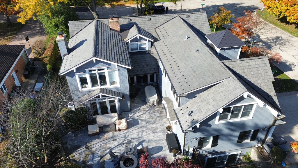 Shake Guys goes beyond Cedar by offering Asphalt Shingles, and Composite Roofing from DaVinci, Brava &amp; EcoStar!🏡

The Shake Guys Team installed a new Brava Composite Cedar Shake Roofing System on this splendid Glenview home! The tile color is called Lake Forest. Excellent job!😍
