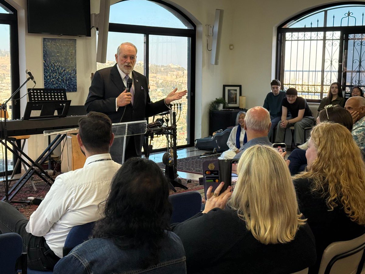 USAmbIsrael's tweet image. Grateful to join the wonderful Succat Hallel community in the heart of Jerusalem for a moment of prayer &amp;amp; thanksgiving as we celebrate 10 incredible years of @DavidsTentDC. We have so much to be thankful for - the Lord’s generosity is never outdone.