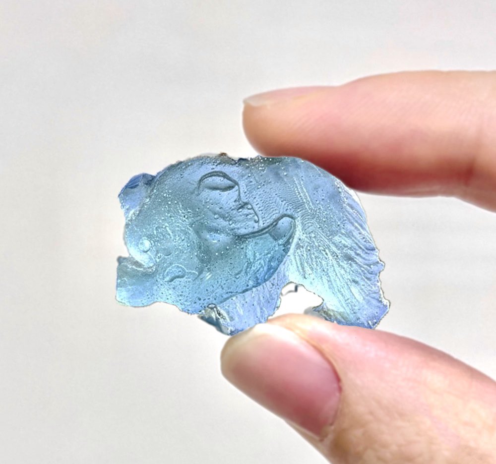 _tabane's tweet image. 北海道で買ったくまグミ、「北海道が作るくまグミ」すぎて嬉しい！！木彫り！