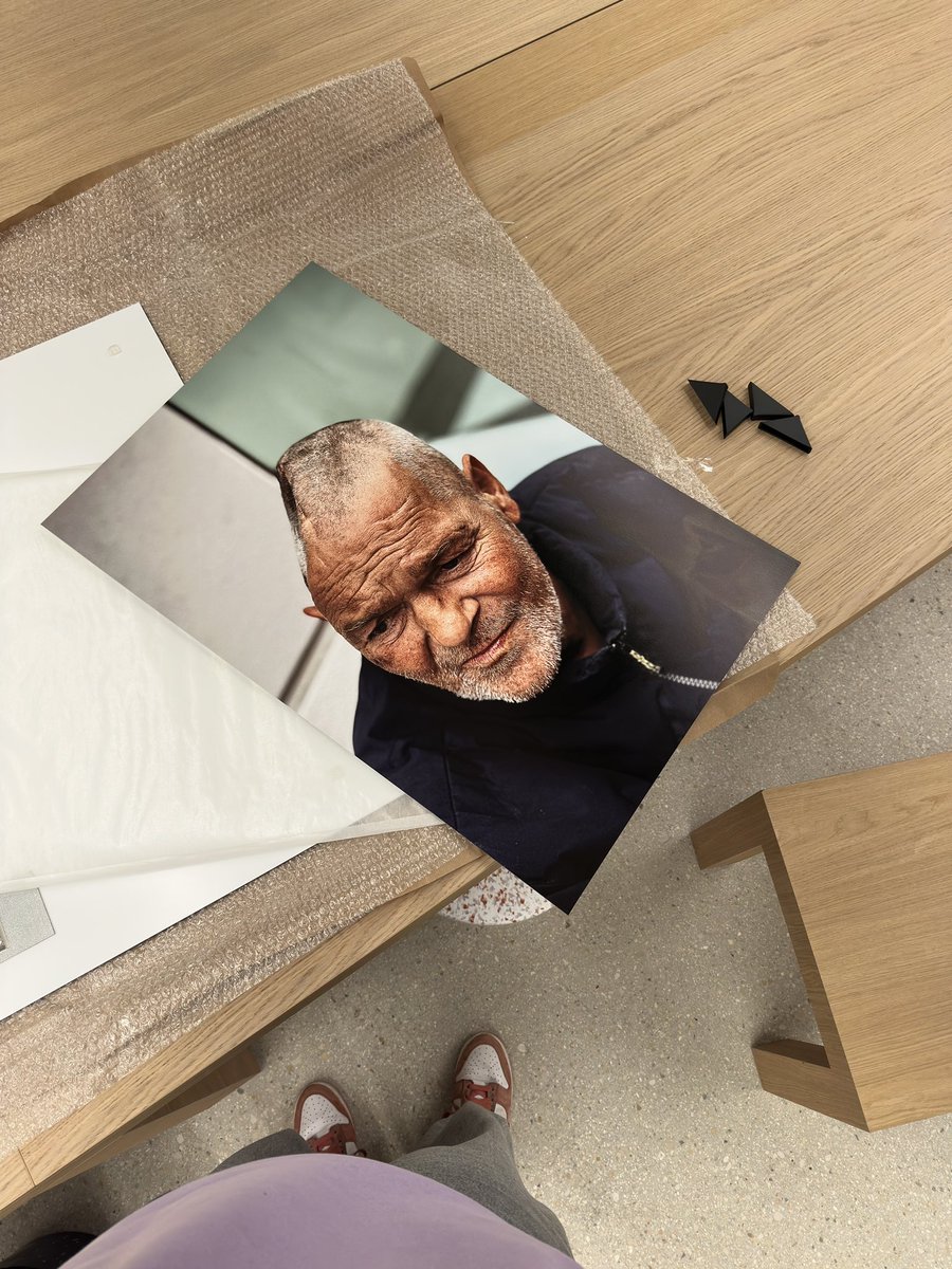 magic_agy's tweet image. Hey, le 06 décembre on fête les 10 piges de mon association d’amour : @LRTourne ✌🏼✨
Il va y avoir des tables rondes pour réfléchir, du stand-up pour rigoler et un DJ set pour s’ambiancer 💃🏽
Bonus track : je vais exposer 10 piges de ter-ter à travers 17 portraits !