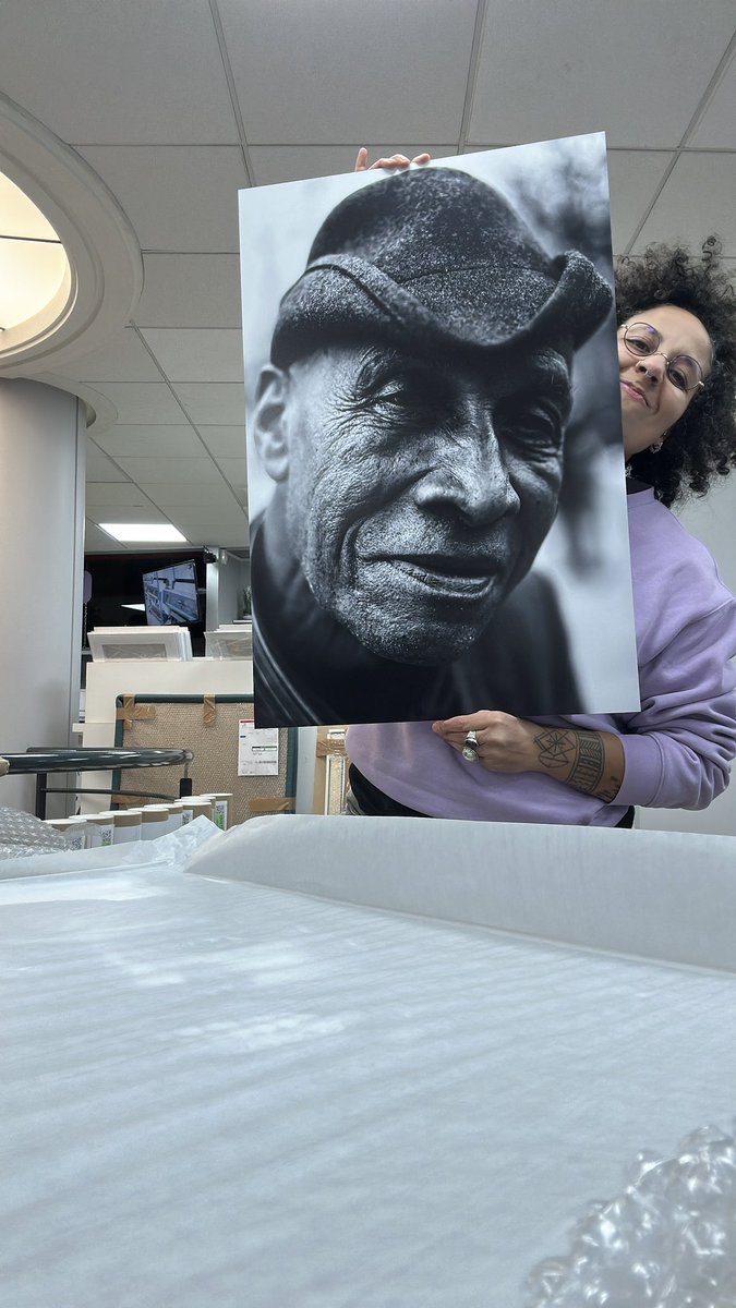 magic_agy's tweet image. Hey, le 06 décembre on fête les 10 piges de mon association d’amour : @LRTourne ✌🏼✨
Il va y avoir des tables rondes pour réfléchir, du stand-up pour rigoler et un DJ set pour s’ambiancer 💃🏽
Bonus track : je vais exposer 10 piges de ter-ter à travers 17 portraits !