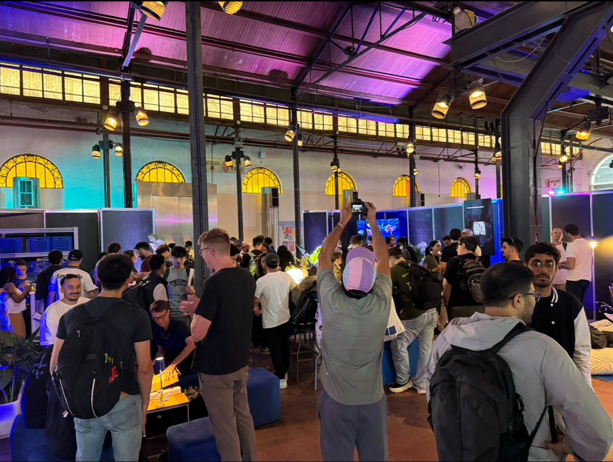 AnettRolikova's tweet image. The @EFDevcon in Buenos Aires has been so far my fav Devcon-nect event! And I&apos;ve been to almost all of them since 2019! 
It is clear that EF and the ecosystem is focusing most of it&apos;s efforts on bringing ethereum to the masses, crypto adoption is happening in real time and…