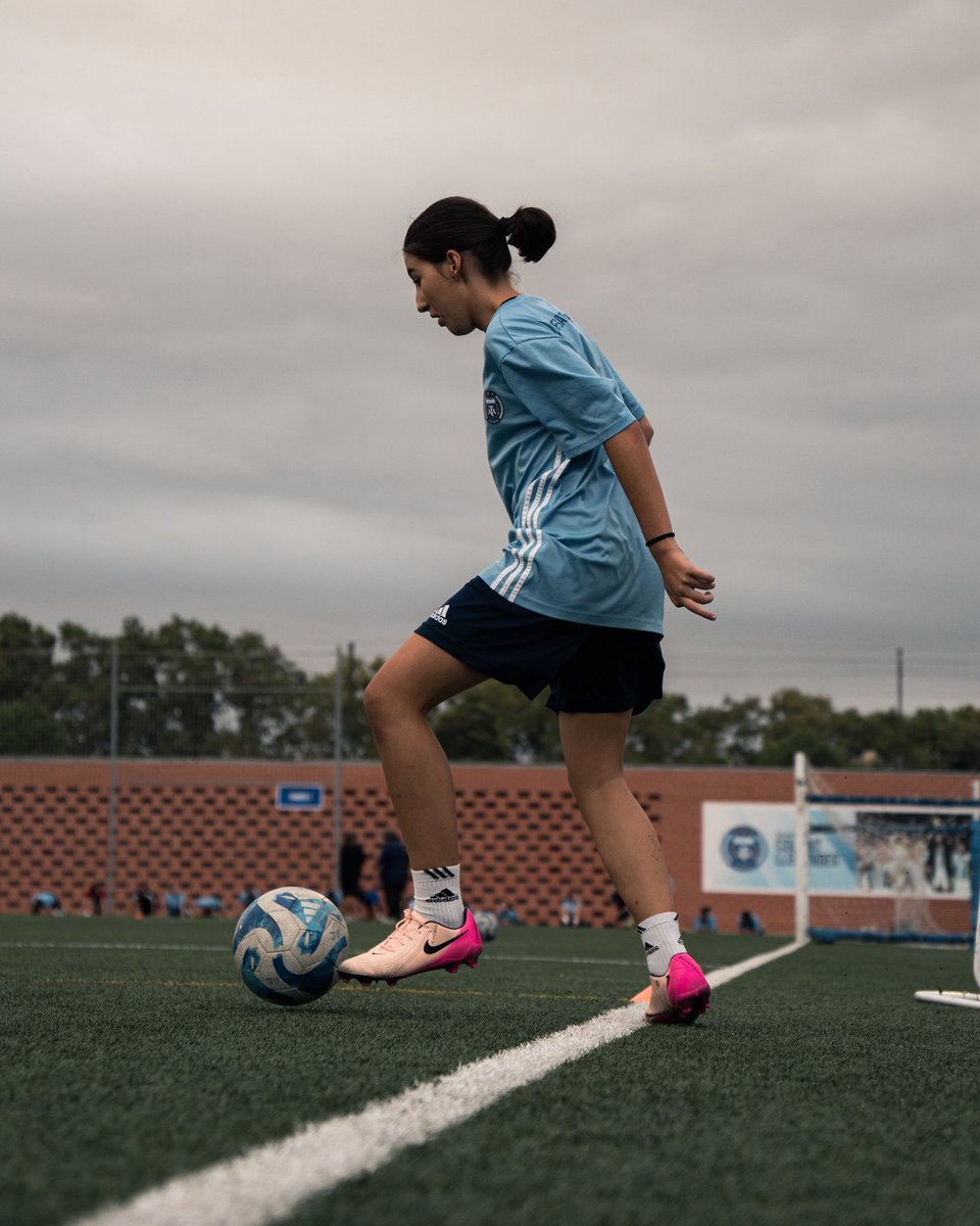UcfSanta's tweet image. Todo comienza con un buen control ⚽

En la Escuela AFA Santa Perpetua sabemos que la base de cada jugada está en dominar el balón desde el primer toque.

#MetodologíaAFA #EscuelaDeFútbol #DesarrolloDeTalento #FútbolFormativo