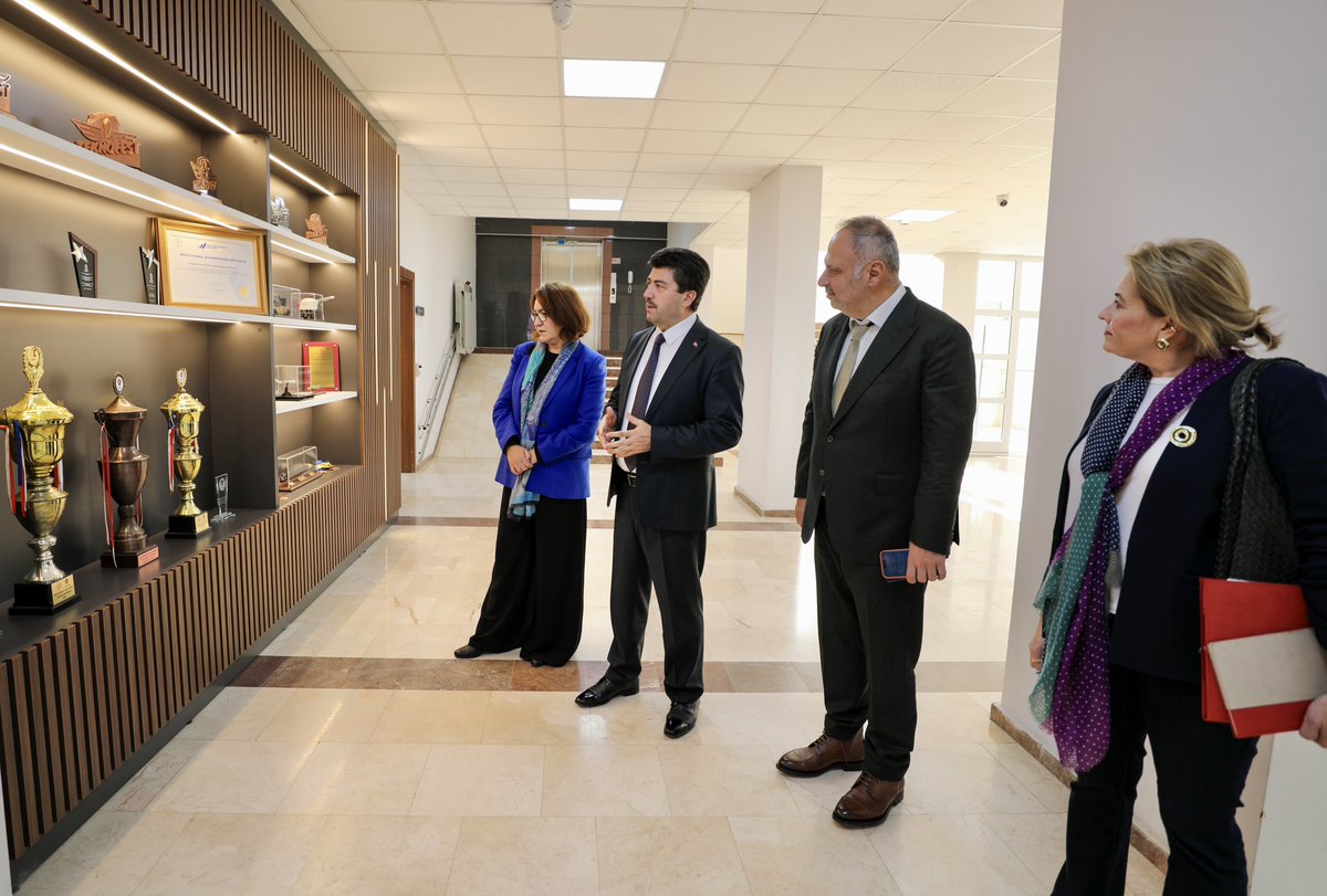 Doğuş Üniversitesi Rektörü Prof. Dr. Ahmet Alkan Çelik, Rektör Danışmanı Prof. Dr. Şirin Karadeniz ve Genel Sekreter Av. Bağlan Uzgören’i ağırladık.

Ziyarette YÖK’ün 2030 vizyonu çerçevesinde +1 Eğitim Modelimize ilişkin bilgi ve deneyimlerimizi aktardık ve istişarelerde