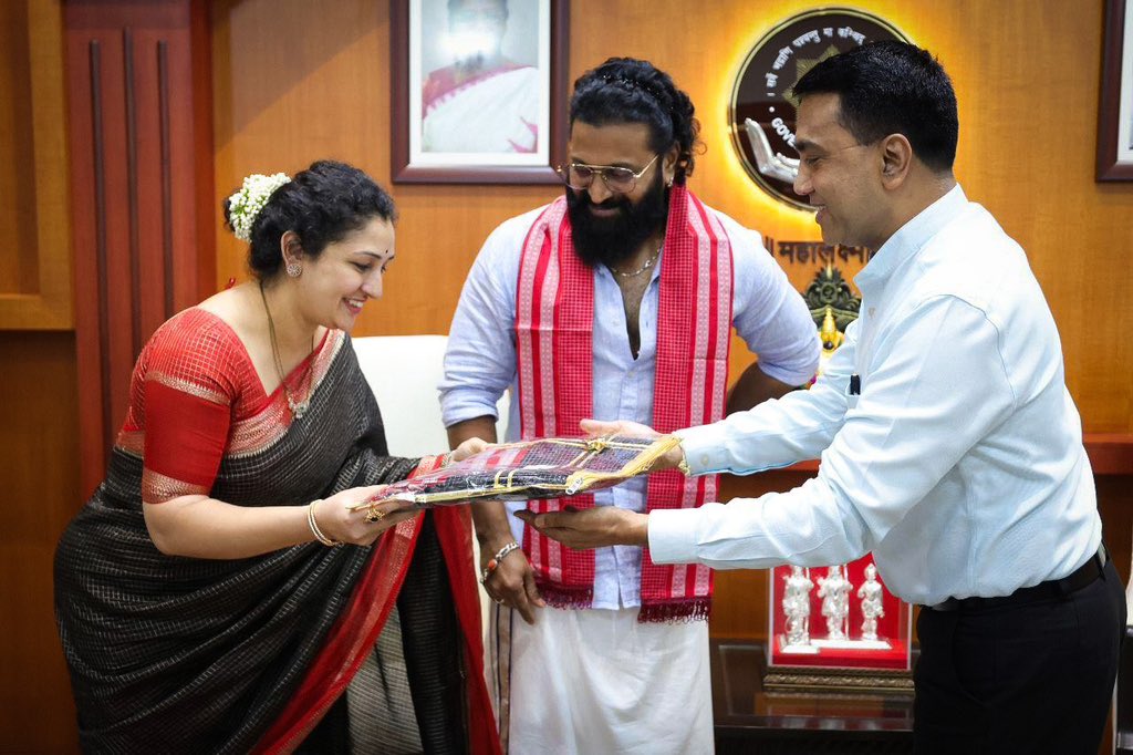 shetty_rishab's tweet image. Had a wonderful time with the Honourable Chief Minister of Goa, @DrPramodPSawant Ji, at Mahalaxmi, Altinho, Panjim. Our conversation about Goa, cinema, development, and the state’s rich cultural spirit was insightful.