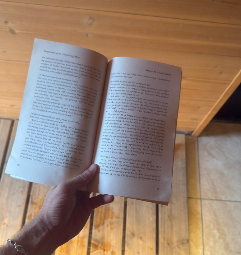 I made a decision 4 months ago on the port city of a small italian island that would unknowingly bring me the peace and happiness I was searching for (and I hope you too can find what you are searching for).

I CHOSE TO LIVE A SLOW, RICH LIFE.

Since 2020 I’ve been addicted to