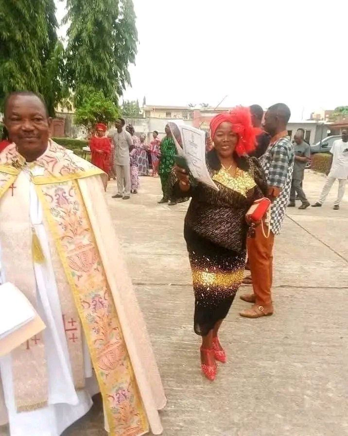ChuksEricE's tweet image. Terrørists who kidn@pped an Anglican Vicar of the Kaduna Diocese, Ven. Edwin Achi and his wife in Kaduna State several weeks ago have released photos of them and other victims being held. The group is reportedly demanding ₦100 million for their release