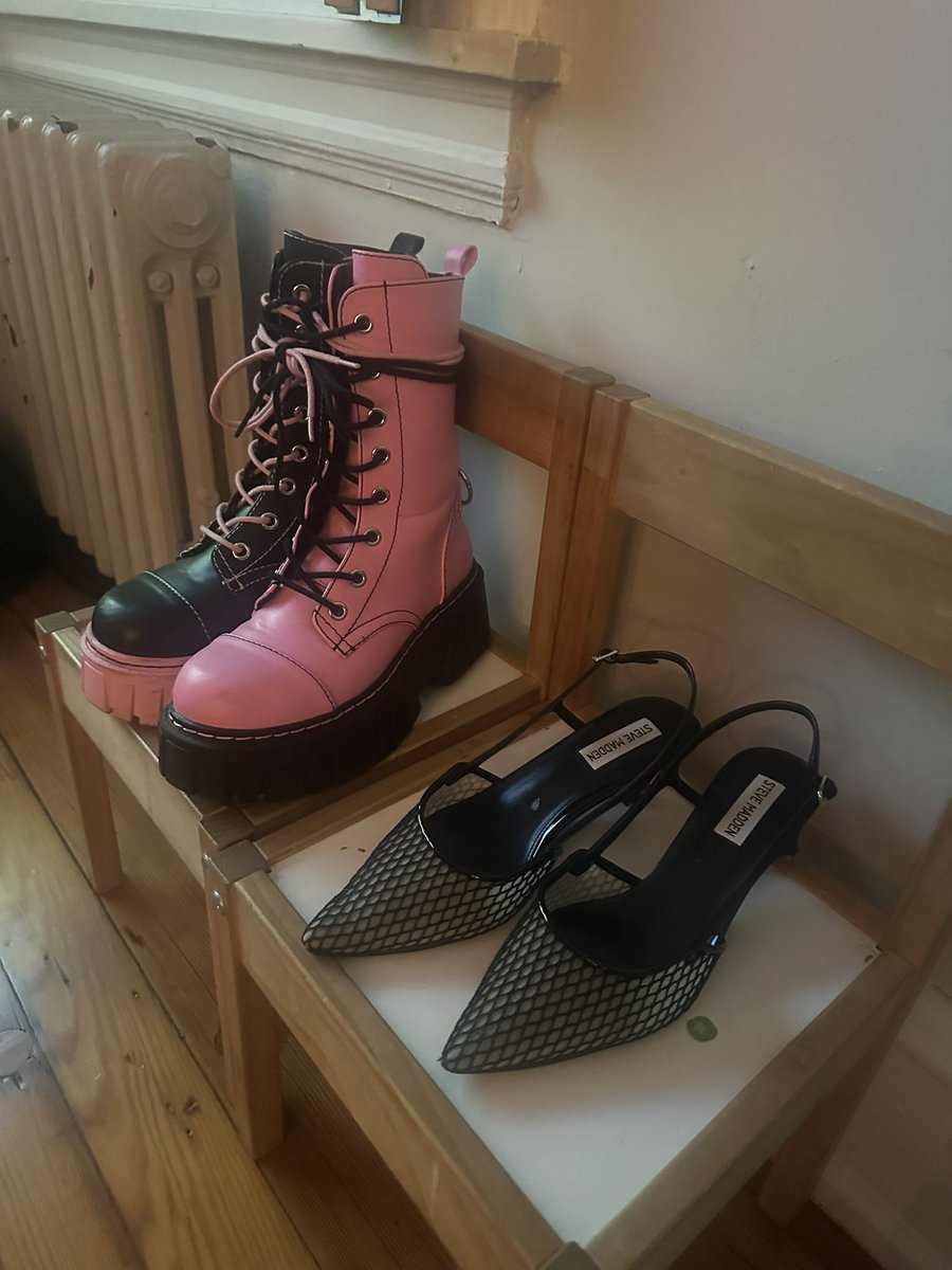 Friendsgiving vibez 🎃⭐️👩🏽‍🎤