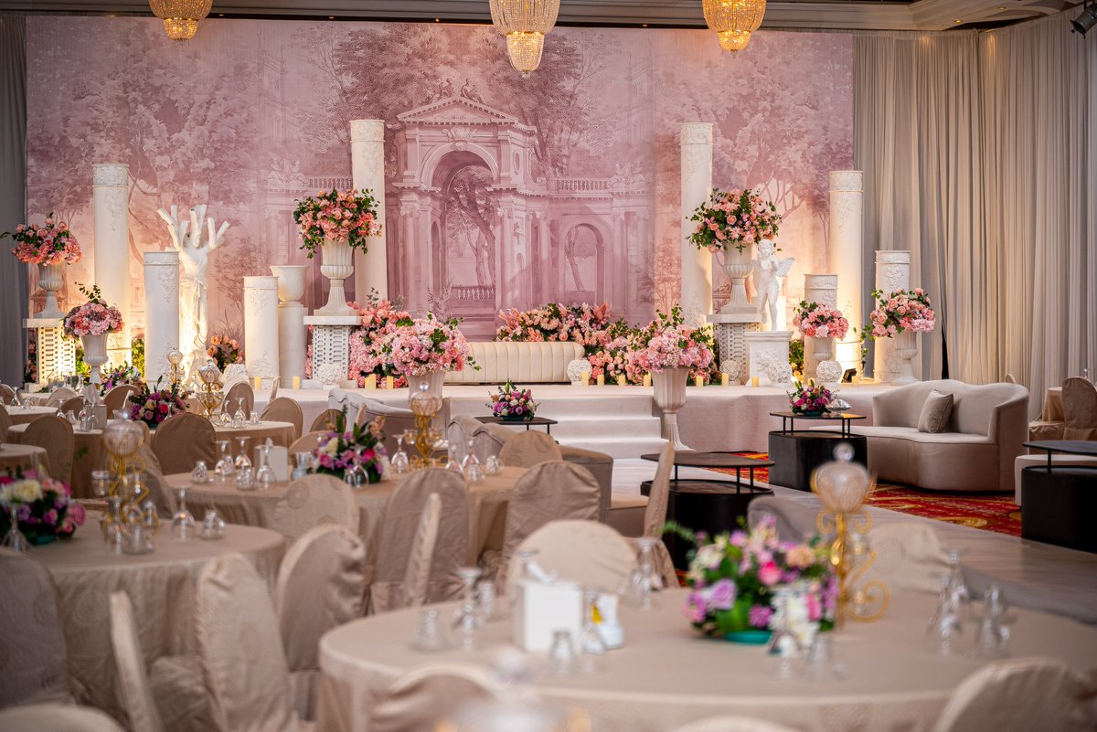 InterJed's tweet image. From intimate gatherings to grand celebrations, the Ballroom at InterContinental Jeddah sets the stage for weddings that live forever in memory.

من اللقاءات الدافئة إلى حفلات الزفاف.. تتحول قاعة الاحتفالات في إنتركونتيننتال جدة إلى لوحة تخلد أجمل لحظاتكم التي لا تنسى…