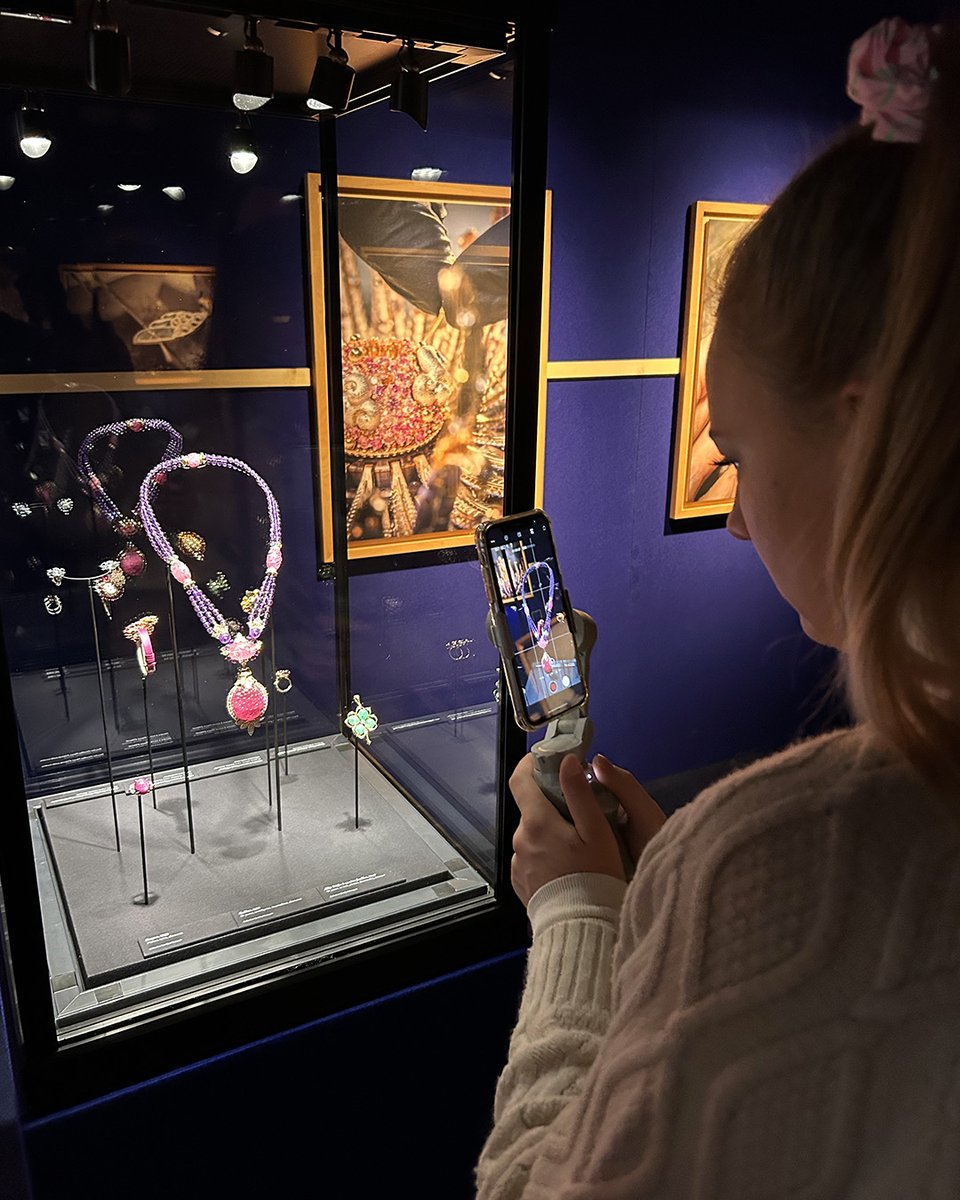 🎬 Backstage shooting à l’<a href="/iclyonhoteldieu/">InterContinental Lyon - Hotel Dieu</a> du <a href="/GrandHotelDieu/">Grand Hôtel-Dieu</a> pour l’événement “de Mains en mains” par <a href="/vancleefarpels/">Van Cleef & Arpels</a>.

Merci à l’agence Landmarks de nous faire confiance pour les contenus du @‌Grand Hôtel-Dieu.