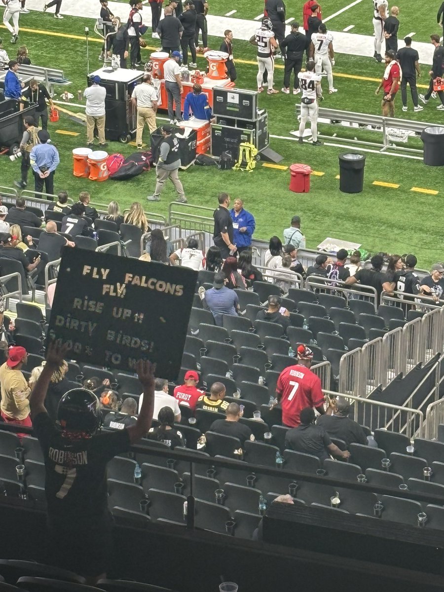 AmberBoo87's tweet image. This past weekend I took my son to the @CaesarsDome to see @Bijan5Robinson and the @AtlantaFalcons in the rivalry game for his first @NFL game. It was so fun to see how happy and excited he was to watch his favorite player live!