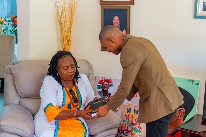 Adele_lide's tweet image. Babu Owino at Kang&apos;o Ka Jaramogi to pay his last respects to the ENIGMA of Kenyan politics Baba Raila Odinga.