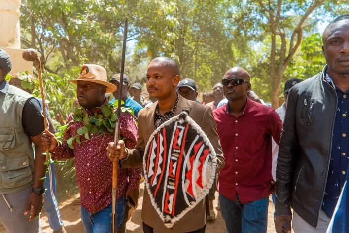 Adele_lide's tweet image. Babu Owino at Kang&apos;o Ka Jaramogi to pay his last respects to the ENIGMA of Kenyan politics Baba Raila Odinga.