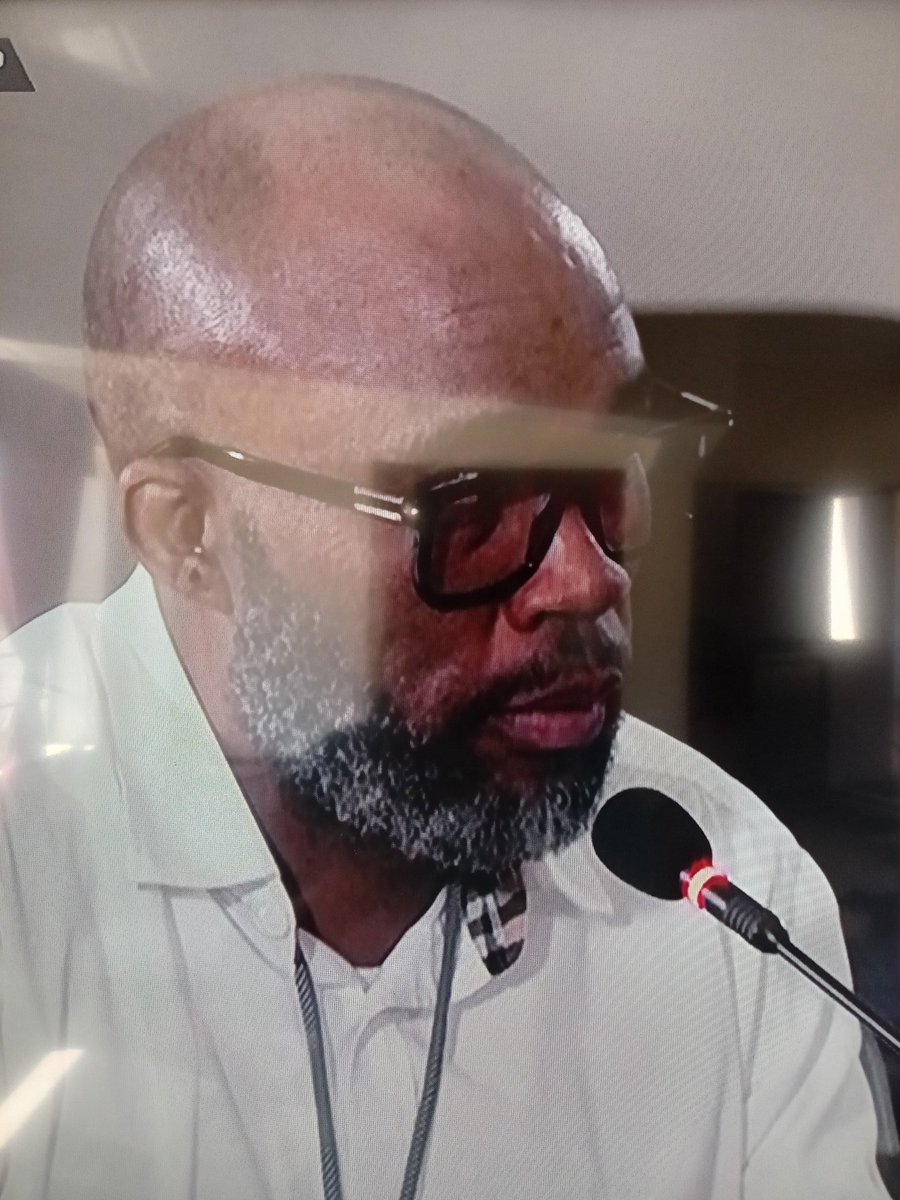 He gave money to Gen Cele ONLY🙄. 
Never Mchunu.🙄
Never Sibiya.🙄
Yet, he went to Sibiya when his contract was facing hurdles but never gave him anything🤣🤣 wihhhh 

K'shuthi we are his shildrenssss!

#AdHocCommittee #MadlangaCommission