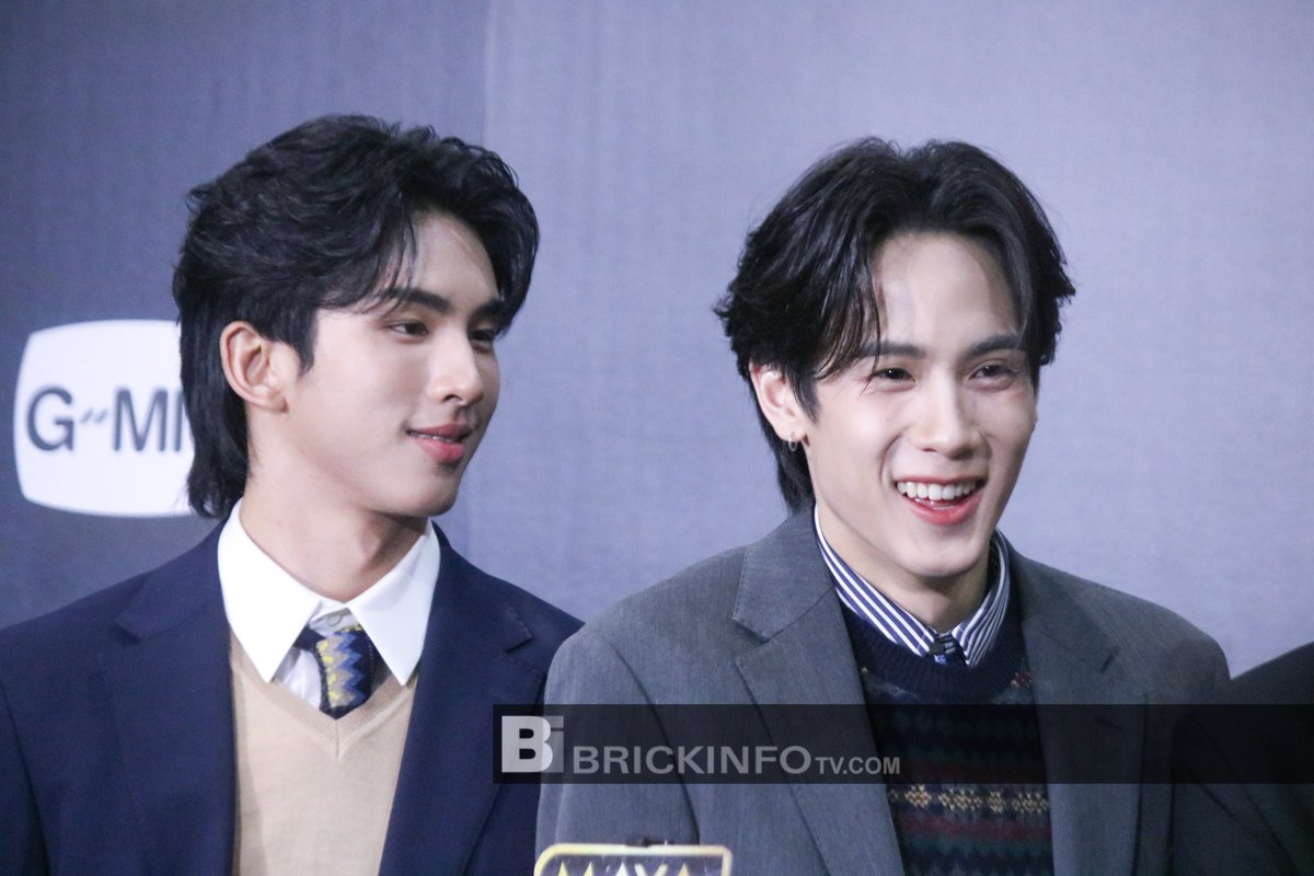 BrickinfoReport's tweet image. [เก็บตก] “เซิร์ฟ-จาว่า” นักแสดงจากซีรีส์ “Roommate Chaos หอในหัวใจวุ่นรัก” ช่วงสัมภาษณ์สื่อมวลชน

MAGIC VIBES MAXIMIZED X SJ

#RoommateChaos #GMMTV2026
#GMMTV2026XSurfJava #swensurf #javabh #SurfJava #Brickinfo