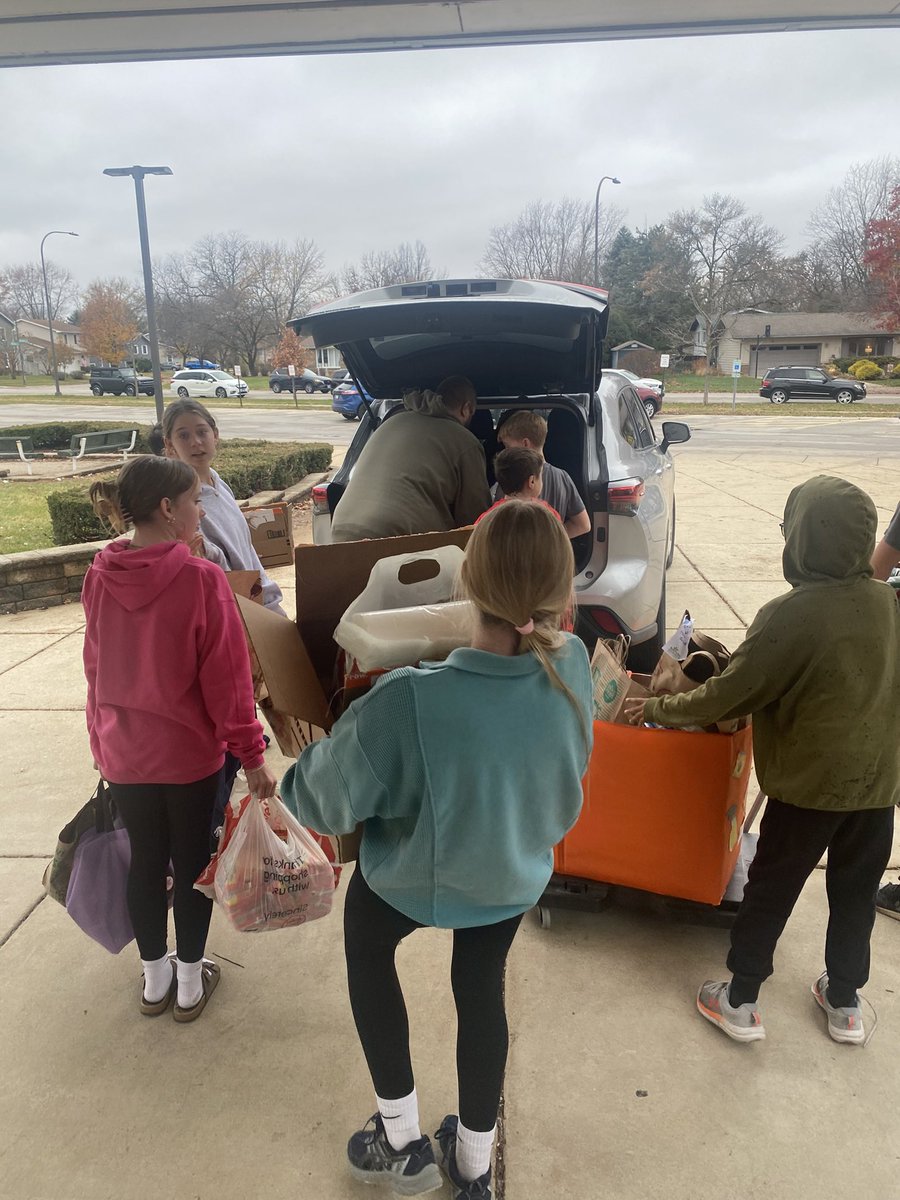 Thank you to our amazing Admin Advisory Committee who coordinated a donation drive in partnership with Loaves &amp; Fishes to support those in need in the season of gratitude! #lancerpride💚 #weare203