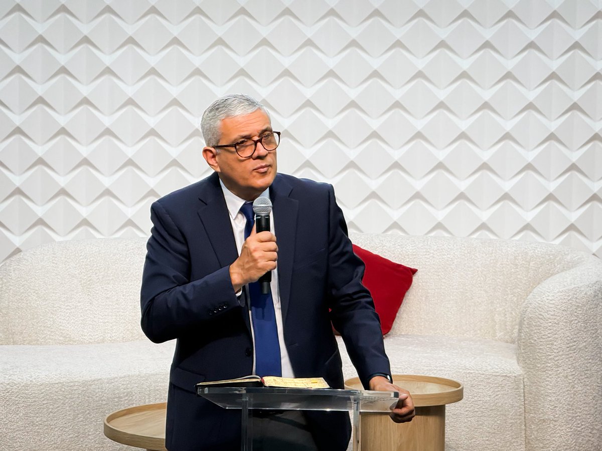 AdventistasUPN's tweet photo. ��“Yo tengo un plan para tu ministerio, y nada podrá desviarlo… porque eres mío”, dice Dios.
Hoy el Pr. Carlos Gil, nos invita a recordar que importa donde estemos, siempre hay espacio para servir al Señor 🙏
#ConcilioAnualUPN #IntegradosEnMisión #UPN https://t.co/gaP3f8ROXe
