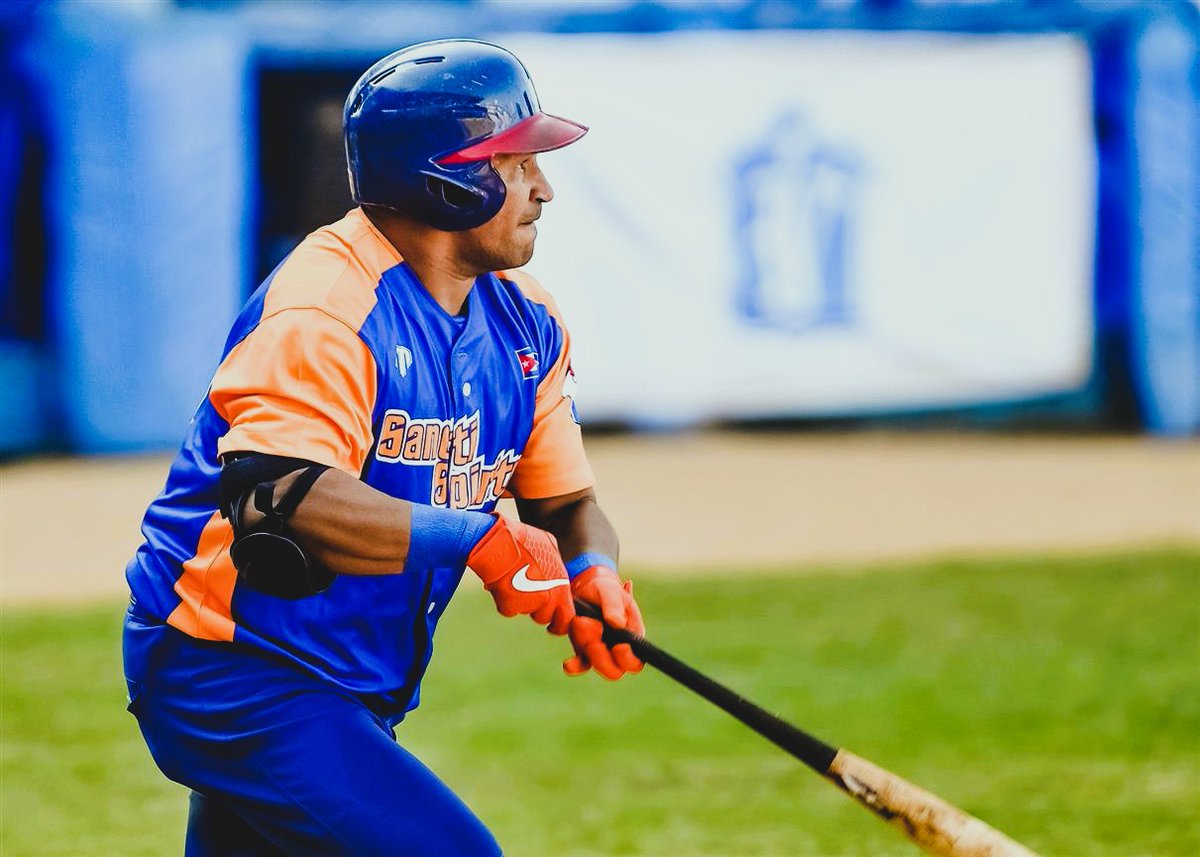 baseballdecuba's tweet image. 64 SNB | Exponiendo la “teoría del caos” de Santiago de Cuba; Otro récord legendario tiene nuevo dueño; César, ¡casi perfecto!; más notas
baseballdecuba.com/post/64-snb-ex… 
#64SNB #baseballdecuba
📸Abel Rojas