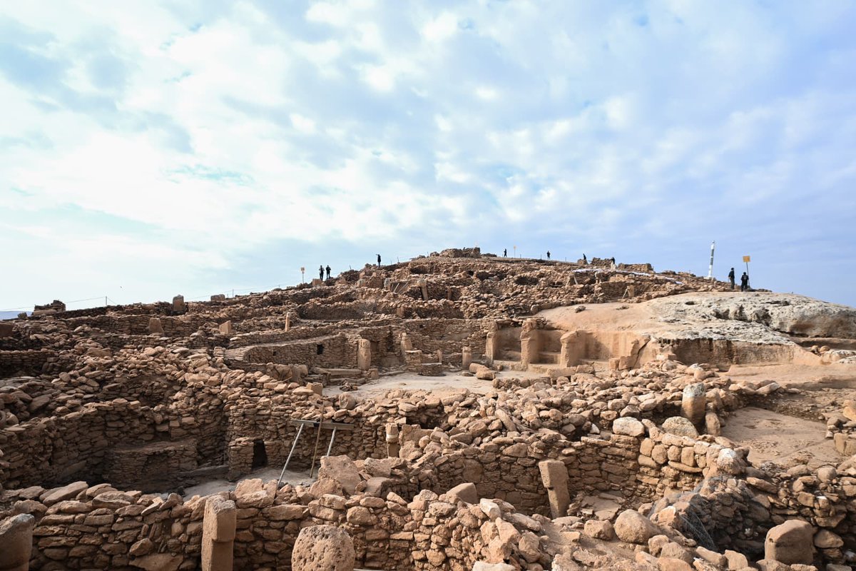 Taş Tepeler’in 5. Yılı Karahantepe’de Düzenlenen Basın Toplantısıyla Değerlendirildi

Taş Tepeler Projesi’nin 5. yılı kapsamında  Karahantepe Ören Yeri’nde düzenlenen basın toplantısının açılış konuşmasını İstanbul Üniversitesi Prehistorik Arkeoloji Bölümü Başkanı ve Taş Tepeler
