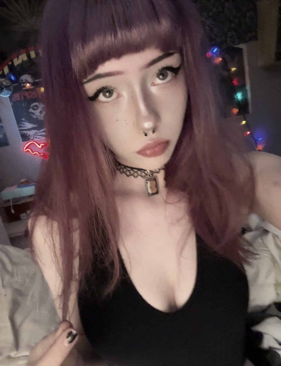 jestergrll's tweet image. can i stare at you like this