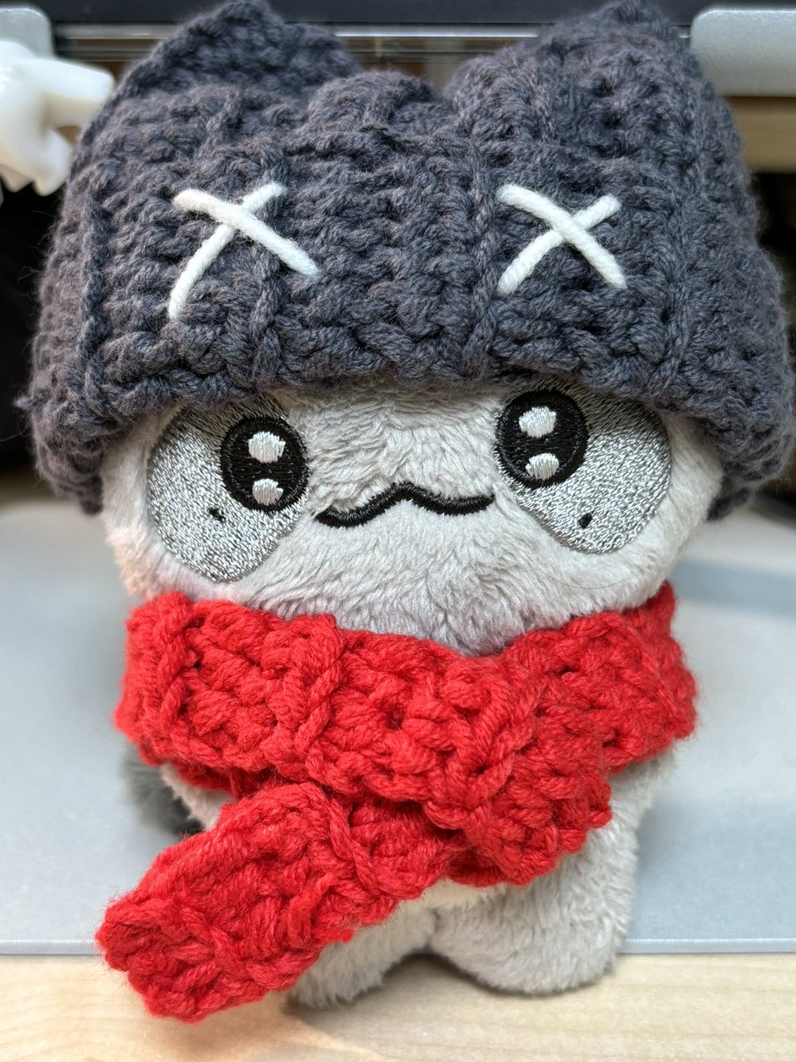 추워졋길래 목도리 떠줫는데..길이조절 실패!!ㅠㅠ
너무 길어졋음..