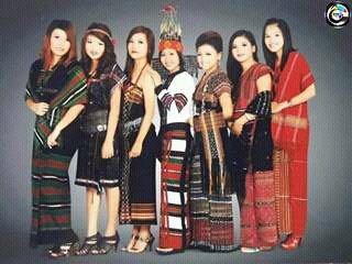 themneithe74509's tweet image. WHO ARE KUKIS? 
Ancient texts like Mahabharata, Tripura Rajmala, British colonial records, the Kuki people include Mizo, Chin, Bawm, Darlong, Kom, Maring, Zou, Paite, Hmar, Gangte, Vaiphei, Aimol, Koireng, Chiru, and more! They are Kuki, not Zo. Zo refers specifically to Mizoram.