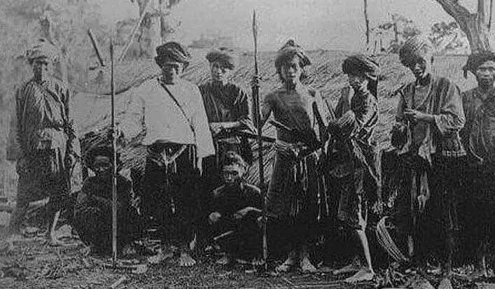 themneithe74509's tweet image. WHO ARE KUKIS? 
Ancient texts like Mahabharata, Tripura Rajmala, British colonial records, the Kuki people include Mizo, Chin, Bawm, Darlong, Kom, Maring, Zou, Paite, Hmar, Gangte, Vaiphei, Aimol, Koireng, Chiru, and more! They are Kuki, not Zo. Zo refers specifically to Mizoram.