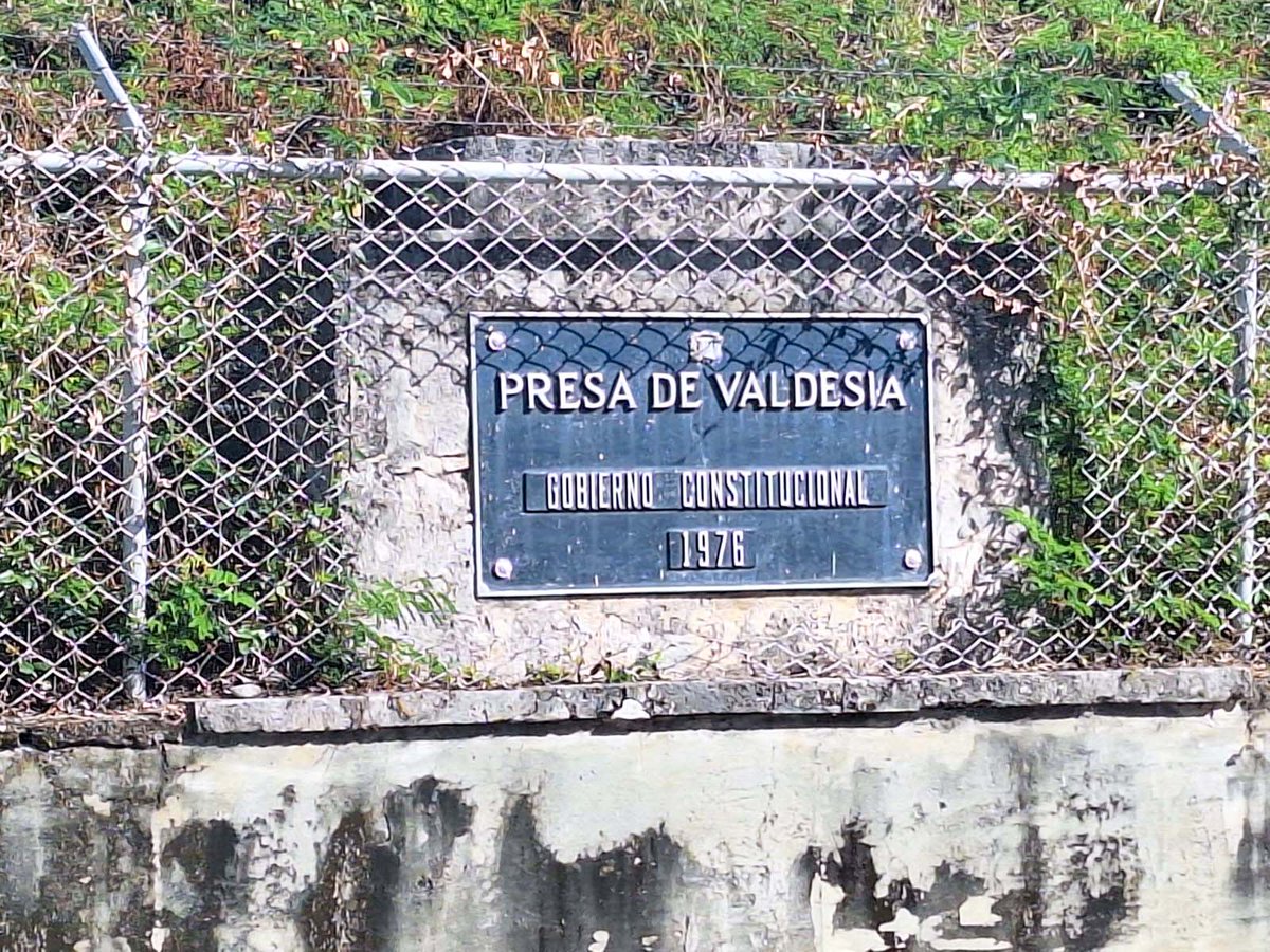 OLACDEORG's tweet photo. Impulsando la resiliencia energética en República Dominicana 🇩🇴

En el marco del proyecto Screen – ALC II, orientado a fortalecer la resiliencia del sector energético en #AméricaLatina y el #Caribe, #OLADE continúa promoviendo espacios de cooperación técnica y diálogo estratégico.

Fabio García, especialista de Estudios, Proyectos e Información de #OLADE, participó en una reunión de trabajo en el Ministerio de Energía y Minas de República Dominicana @energiayminasrd, abordando temas importantes para la planificación energética. 

Posteriormente, se realizó una visita técnica a las instalaciones de la terminal de Gas Natural de AES Dominicana, donde se conocieron las capacidades operativas y los mecanismos que contribuyen a la seguridad del suministro energético en el país.

¡Seguimos trabajando por una región más resiliente y con energía para el desarrollo! 🌎

#OLADE #ScreenALCII #ResilienciaEnergética #GasNatural #AESDominicana #AECID #TECNALIA #RepúblicaDominicana

Driving Energy Resilience in the Dominican Republic 🇩🇴

As part of the Screen – ALC II project, aimed at strengthening the resilience of the energy sector in #LatinAmerica and the #Caribbean, #OLADE continues to foster technical cooperation and strategic dialogue.

Fabio García, Specialist in Studies, Projects and Information at #OLADE, participated in a working meeting at the Ministry of Energy and Mines of the Dominican Republic, addressing key topics for energy planning. A technical visit was also carried out to the facilities of the AES Dominicana Natural Gas Terminal, where operational capacities and mechanisms that contribute to the security of the country’s energy supply were reviewed.

We remain committed to building a more resilient region with energy for development! 🌎

#OLADE #Scr @nALCII #EnergyResilience #NaturalGas #AESDominicana #AECID #TECNALIA #DominicanRepublic