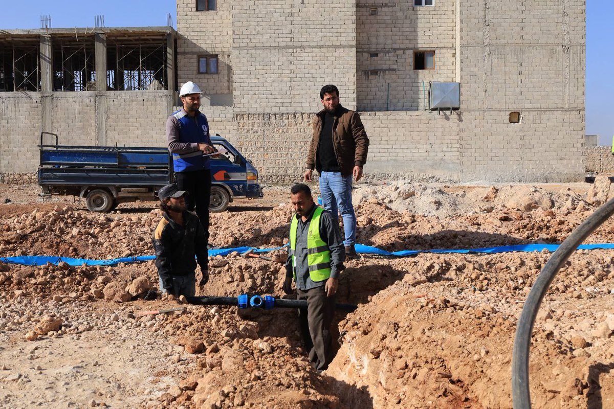 SyrMOfE's tweet image. تحسين الواقع الخدمي في مدينة الباب: توسعة شبكة المياه بدعم من منظمة IYD

تنفّذ مؤسسة مياه الباب وبدعم من منظمة IYD، مشروعاً لتوسعة واستبدال شبكة المياه في المدينة بطول يصل إلى 4 كيلومترات، وذلك في إطار الجهود المبذولة لتحسين الواقع الخدمي وتعزيز وصول المياه إلى الأهالي.