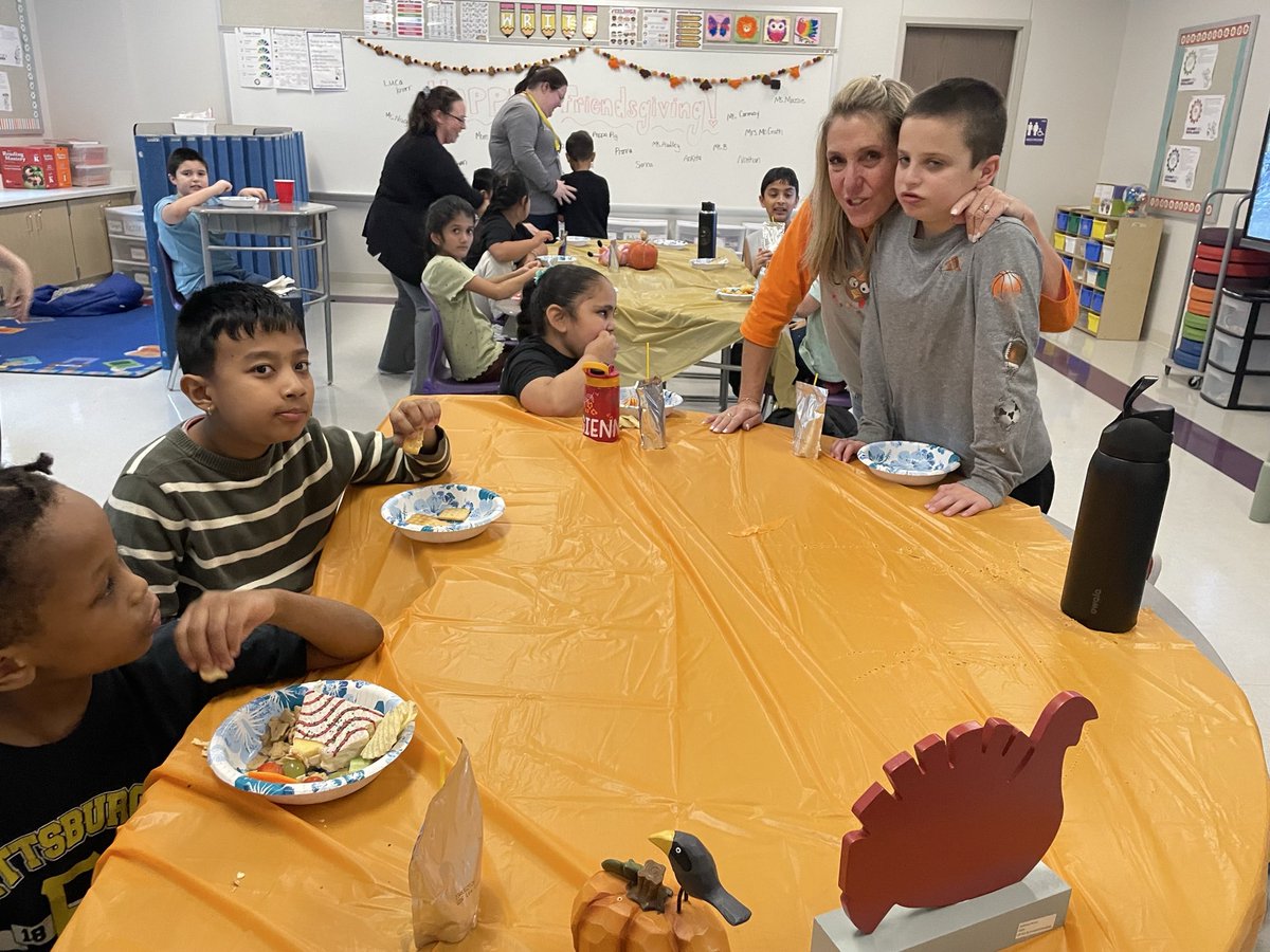 jeskovira_BW's tweet image. Friendsgiving 🦃🍂