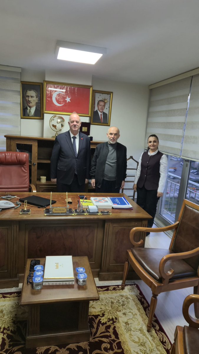 İlçe Başkanımız sn. <a href="/sinasen1/">SİNA ŞEN 🇹🇷</a> beraberinde yönetim kurulu üyelerimizle önceki dönem İl Başkan Yardımcımız / Sosyal Politikalar Birim Başkanlığı yapan 
sn. <a href="/mfatihserdar/">Mehmet Fatih Serdar</a> ofisinde ziyaret etti.

Başkanımıza Misafirperverliği İçin Teşekkür Ederiz.

<a href="/Nurullahaktas__/">Nurullah AKTAŞ</a> 
<a href="/alperenbozdg/">Alperen</a>