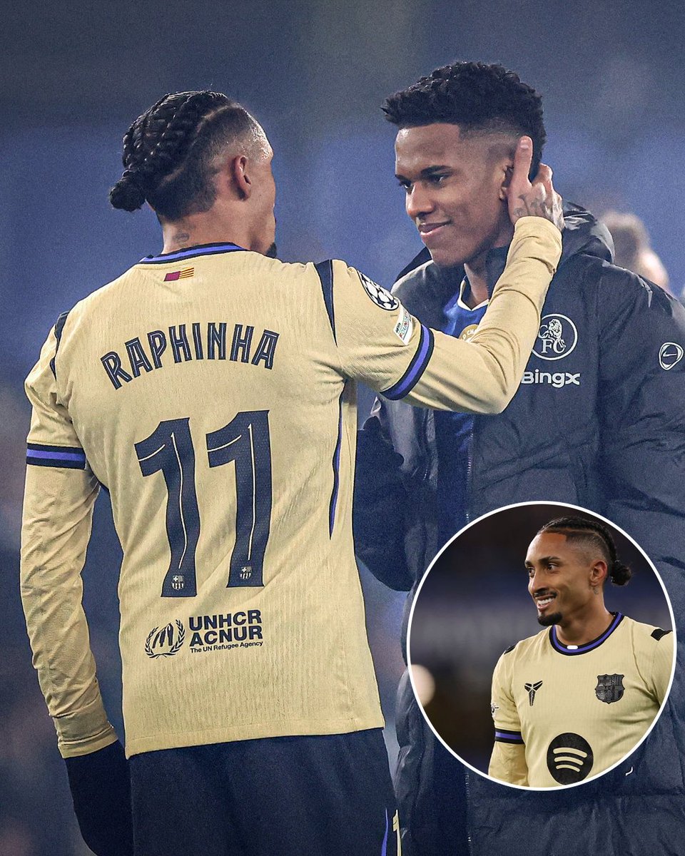 ESPNFC's tweet photo. Yesterday, after Chelsea defeated Barcelona at Stamford Bridge, Raphinha went to look for Estêvão and gave him a big hug in what seemed to be one proud Brazilian looking out for another's performance 🇧🇷🌟
 
You can tell Raphinha really cares about this upcoming talent ❤️ https://t.co/OQd0y3Bjo4