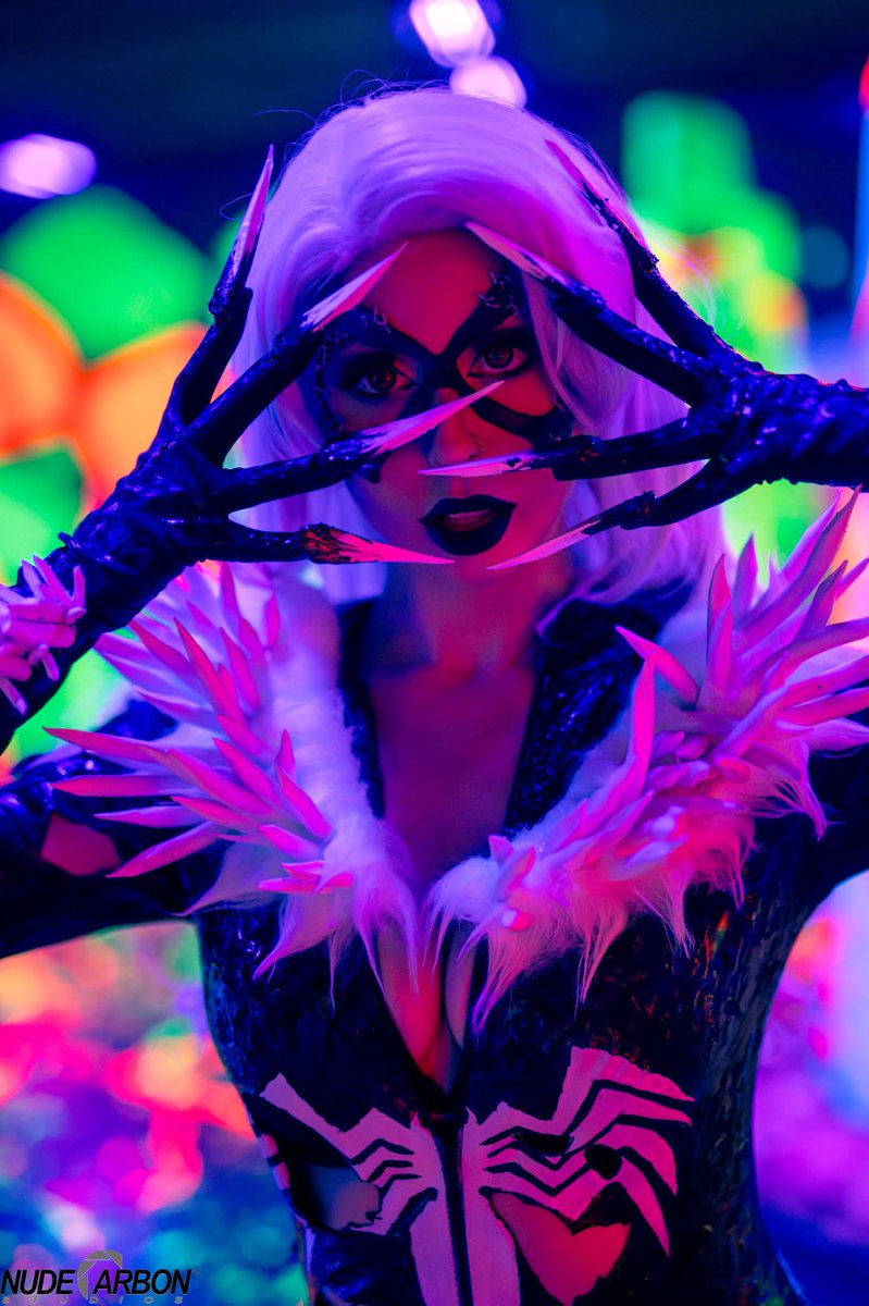 Nude Carbon Studios -AMKE C2E2 tweet media