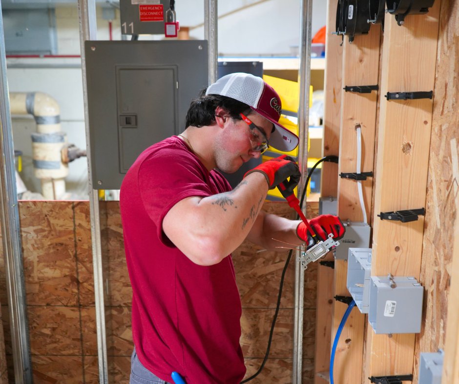 ThaddeusStevens's tweet image. #TSCT Electrical Construction &amp;amp; Maintenance Certificate Program for a behind-the-scenes look! ⚡ Students in this 9-month program gain the skills needed to launch careers as residential, commercial, or industrial electricians. Learn more or apply now: ow.ly/pkMy50XwzIq