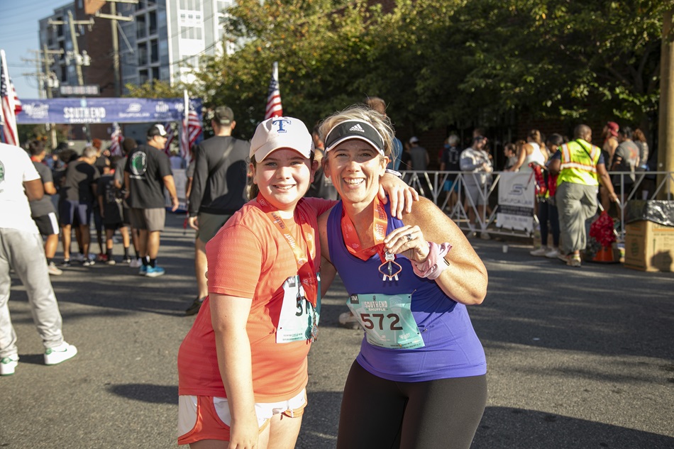 Finishing strong and making memories together! 💛 Happy Wednesday and Thanksgiving Eve!

#SouthEndShuffle2025 #SouthEndShuffle #runsouthend #southendclt #cltrunning #runcltrun #runclt #run704 #runbots #runcharlotte #charlotte #running #skufcalaw #SouthEnd #WoodenRobot