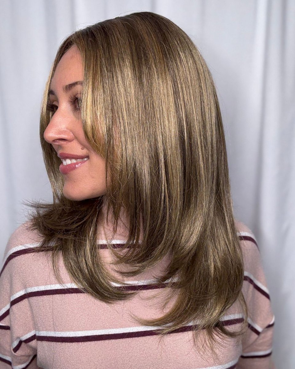 pattispearls's tweet image. Gently flowing layers complemented by a sweeping bang and an extended SmartLace™ lace front. 😍 Jillian by #jonrenau in Shaded Mocha 24BT18S8 🤍✨

Shop: wigsbypattispearls.com/products/jilli…

#wigsbypattispearls #thinhairsolutions #tryon #alternativehair #hairlosssolutions #hairconfidence