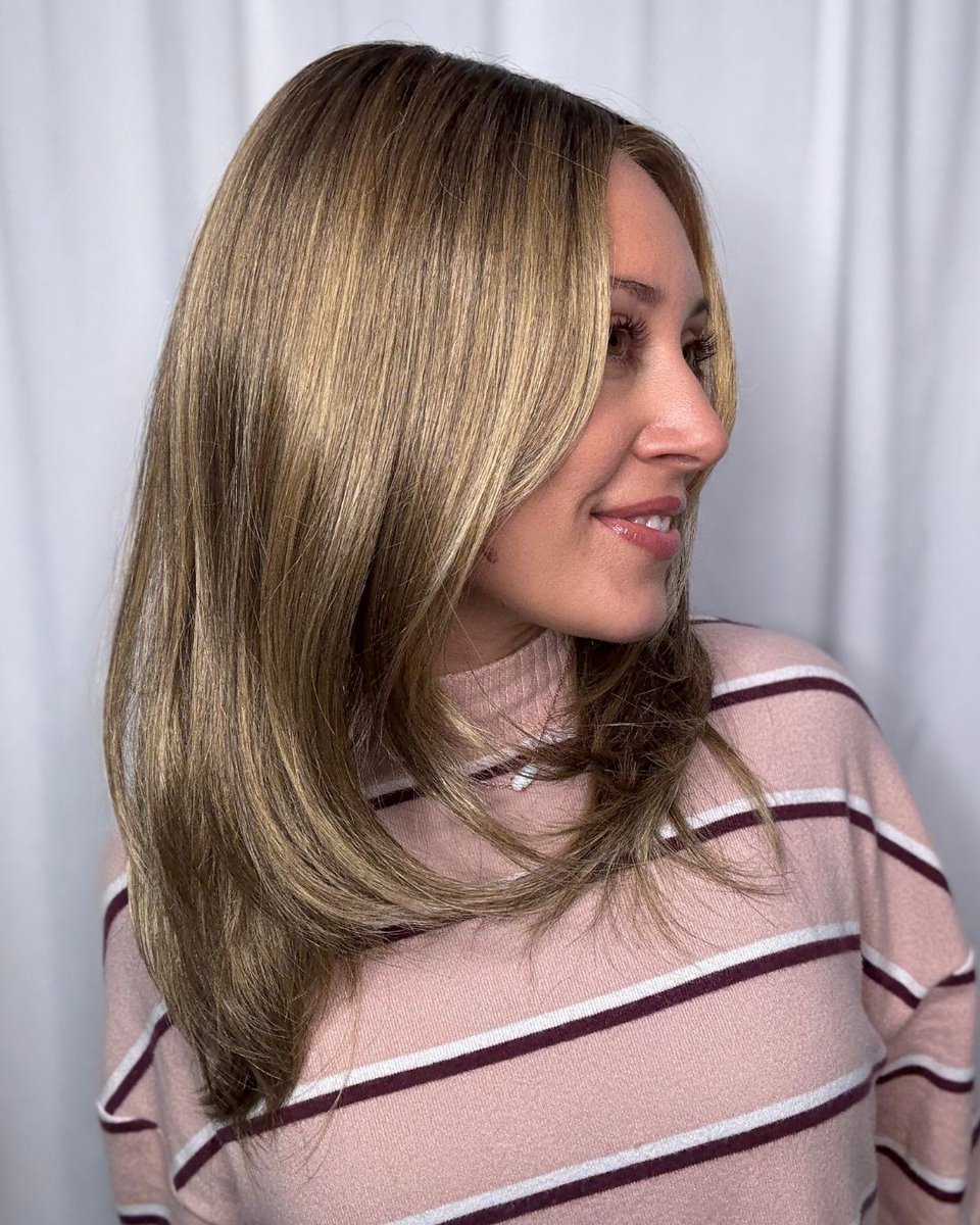 pattispearls's tweet image. Gently flowing layers complemented by a sweeping bang and an extended SmartLace™ lace front. 😍 Jillian by #jonrenau in Shaded Mocha 24BT18S8 🤍✨

Shop: wigsbypattispearls.com/products/jilli…

#wigsbypattispearls #thinhairsolutions #tryon #alternativehair #hairlosssolutions #hairconfidence