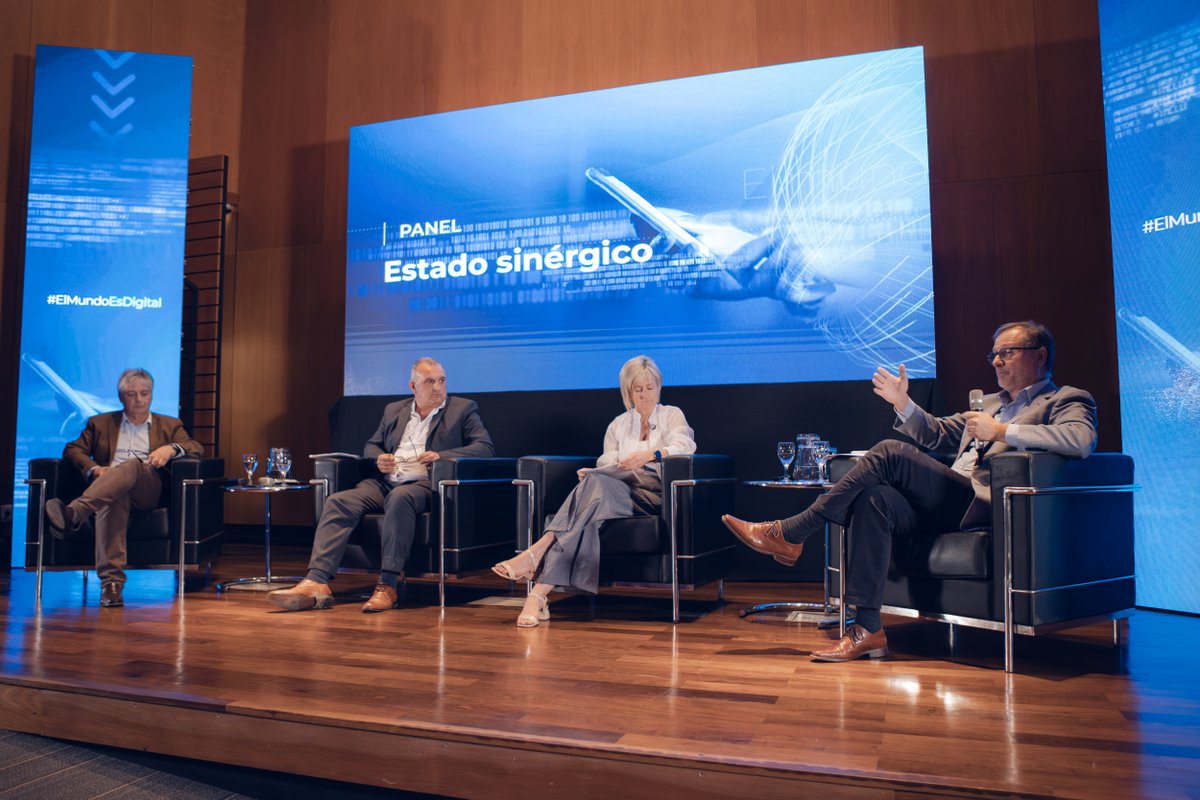agesic's tweet photo. 🔸 En el segundo panel del evento #ElMundoEsDigital, conversamos con @DanielXimenez25, @GValverdeGomez y @BrunoGili1 sobre el concepto de #EstadoSinérgico como modelo de cooperación interinstitucional para potenciar los servicios.

🔴 Seguinos en vivo: https://t.co/ROORtpdN6P https://t.co/s6NQoaAPoE