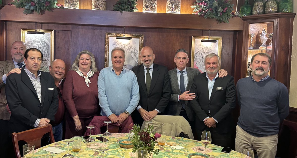 Los Reyes magos de Triana y su heraldo real siempre son especiales para su barrio. Ya preparan sus séquitos y sus regalos para todos los trianeros. <a href="/DtoTriana/">Distrito Triana (Sevilla)</a> <a href="/Ayto_Sevilla/">Ayuntamiento de Sevilla</a>