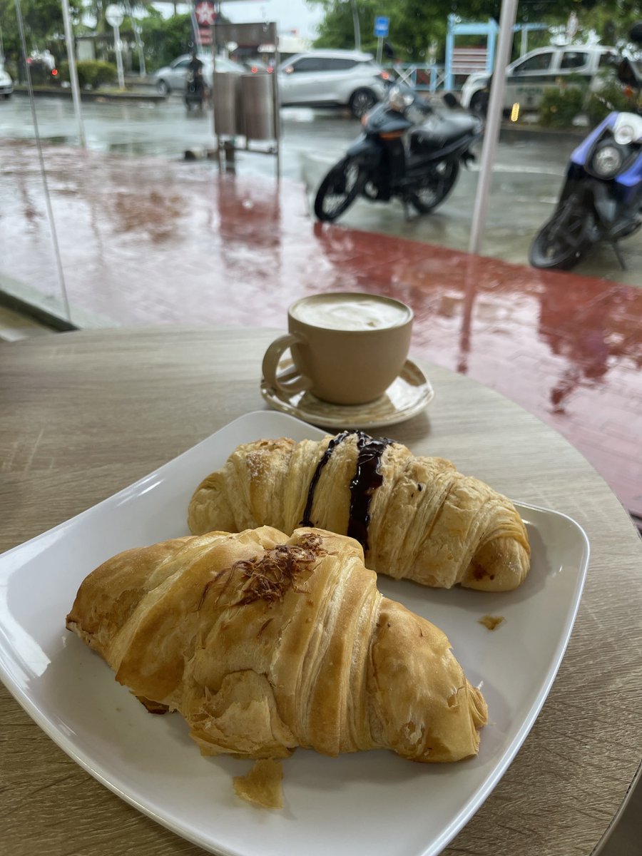 MariTereblog's tweet photo. Are you a guy who reply? 👀

 Reply Now with a "GM"! 🤝🏻

 Enjoy ☕️🥐 https://t.co/FJUVgBG7OI