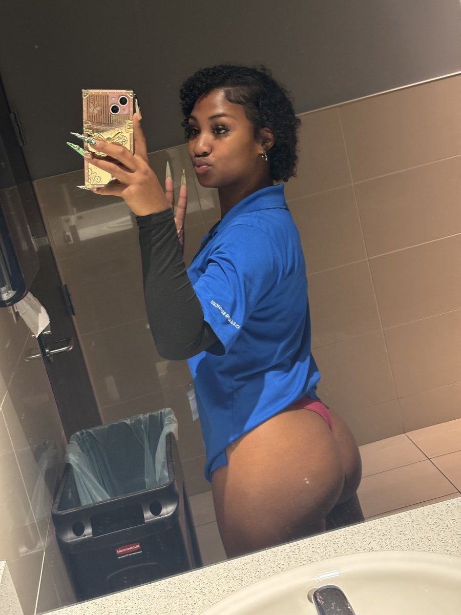 LuhRed0's tweet photo. You can always catch me at work with my ass out 😘🍑 https://t.co/2vrwDnIu7I