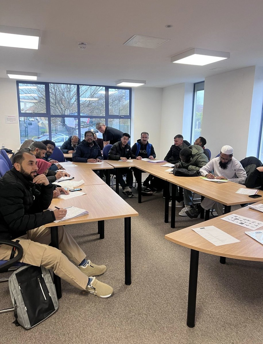 SBInterCentre's tweet image. 🌟 A productive and positive Men’s ESOL session, proud of our learners!
#MensGroup #ESOLJourney #KeepLearning