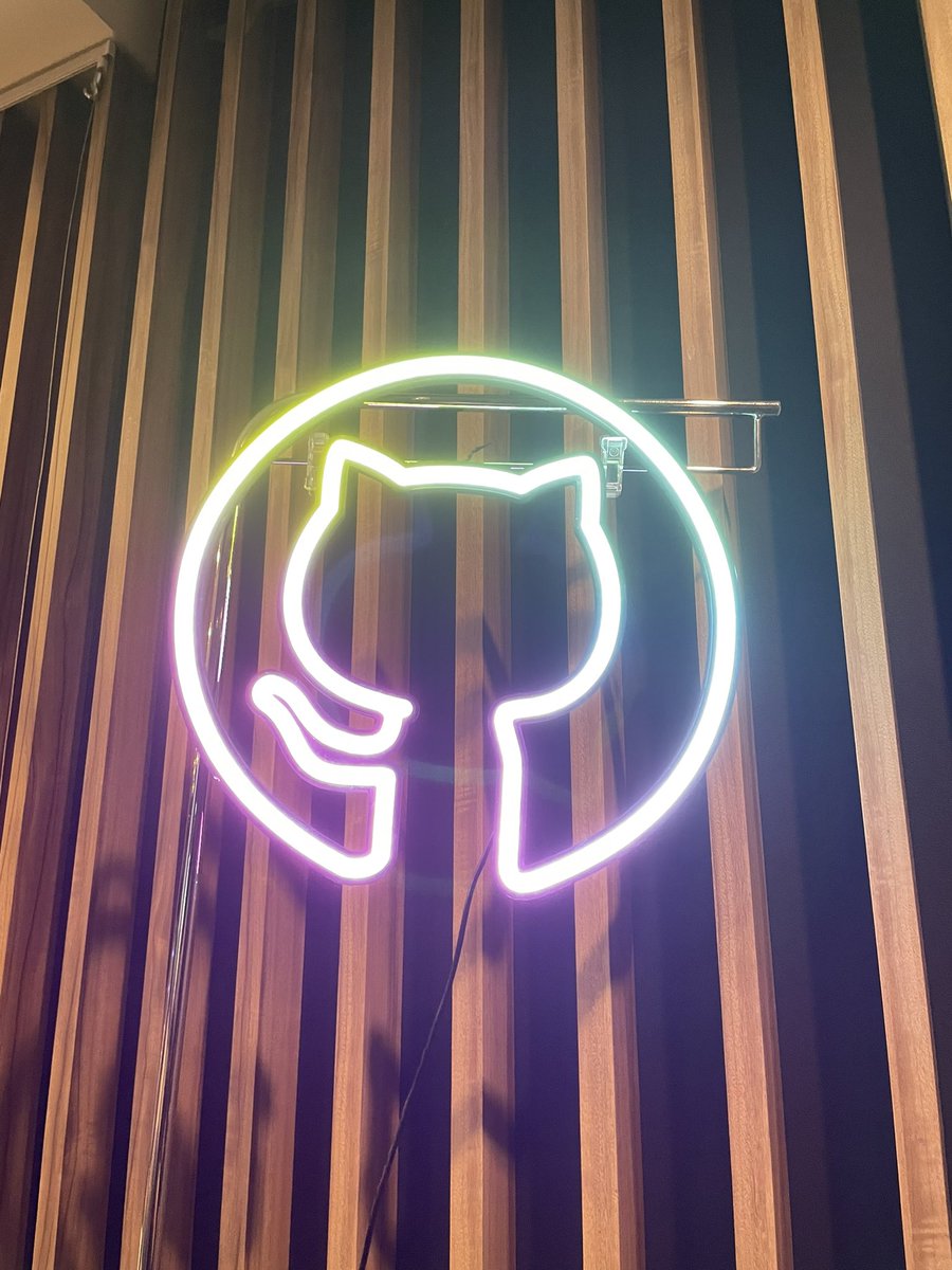 mooooda_dev's tweet image. Agent HQというビジョン非常に楽しみ

個人的には良い話を聞けたのでPostmanブースがとても良かったです

 #GitHubUniverseRecap