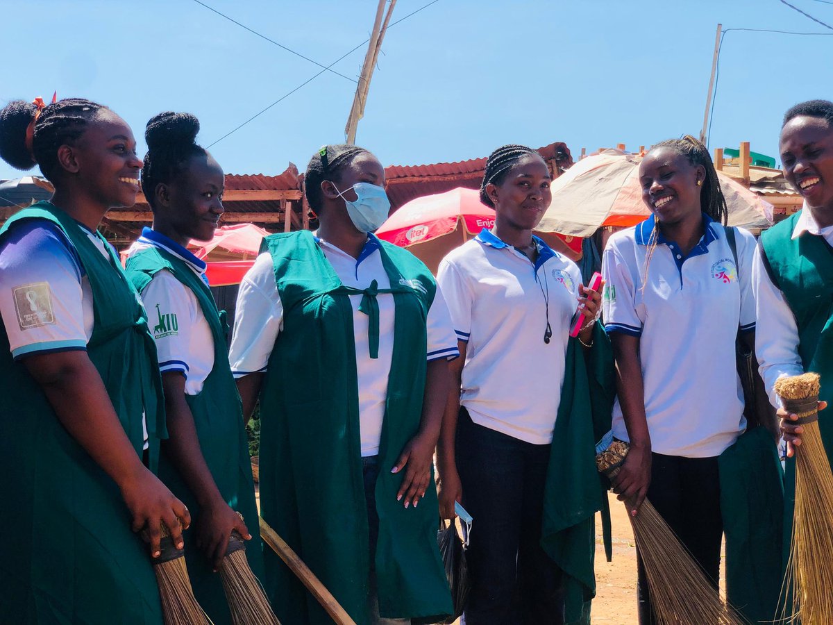 treasurecr50509's tweet image. Humanitarian for humility,@kiuvarsity ...social work team showup today in Gaba market for sensitisation,market cleaning and giving back to the community,putting theory into practice from the lecture room to the field.