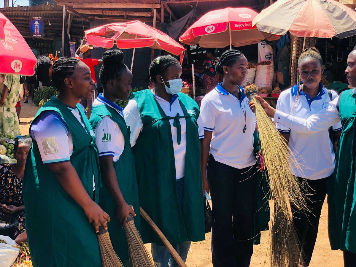 treasurecr50509's tweet image. Humanitarian for humility,@kiuvarsity ...social work team showup today in Gaba market for sensitisation,market cleaning and giving back to the community,putting theory into practice from the lecture room to the field.