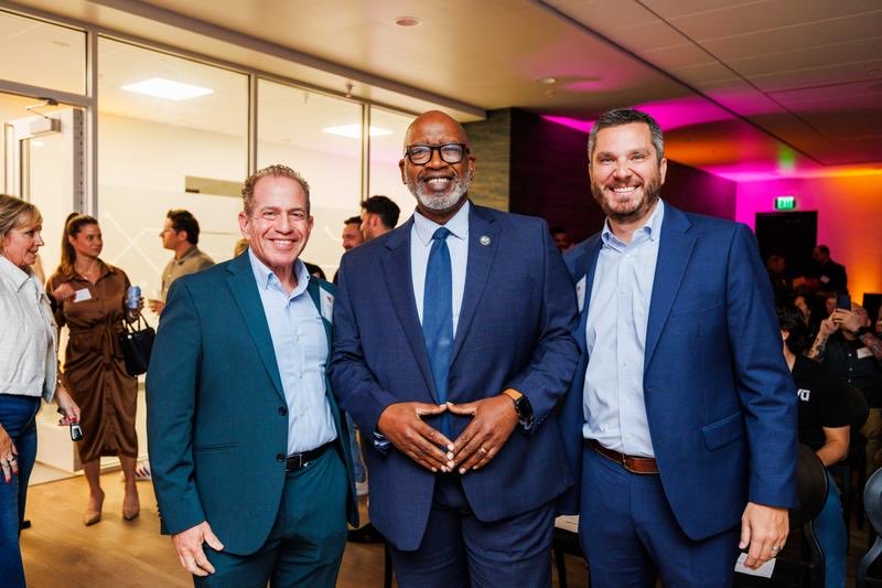 MayorKenWelch's tweet image. spARK Labs (formerly the ARK Innovation Center) is the perfect embodiment of @StPeteFL being a place where people can discover, connect and grow. I joined the community in hearing from @ARKInvest founder @CathieDWood about the future of innovation and in St. Pete. #WeAreStPete