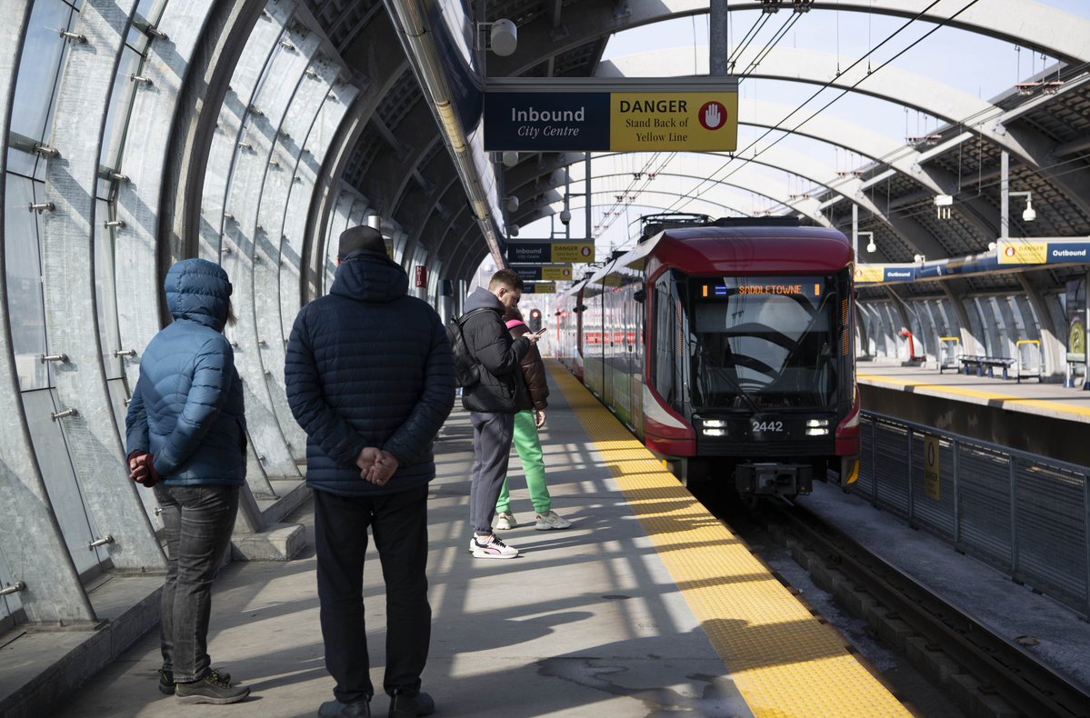 ThunderWolf08's tweet image. If you think a Tesla Taxi is better than this, you might be really fucking stupid.