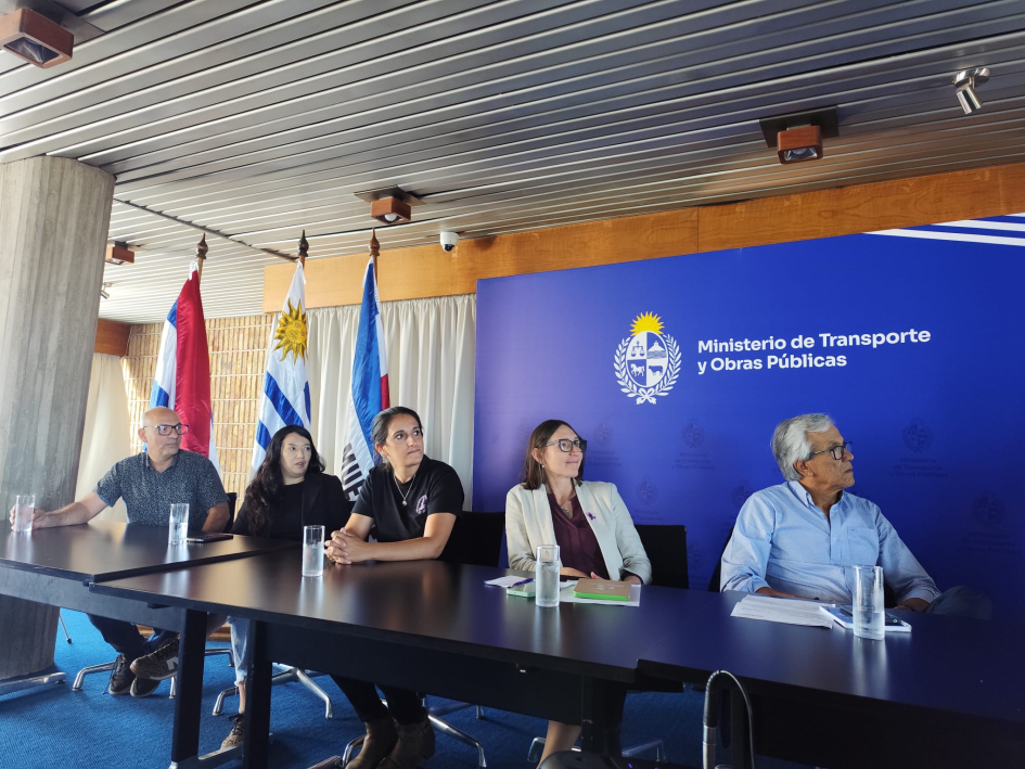 MTSSuy's tweet photo. El ministro Castillo, participó este miércoles en el lanzamiento del proyecto “Un puerto con historia, un futuro en movimiento: Construimos, aprendemos, avanzamos”, impulsado por @CuestaDuarte  y @SUPRAPUERTO, con cofinanciación de @INEFOPoficial.

https://t.co/RwBE5mipvW https://t.co/6aGZ6CVqdo
